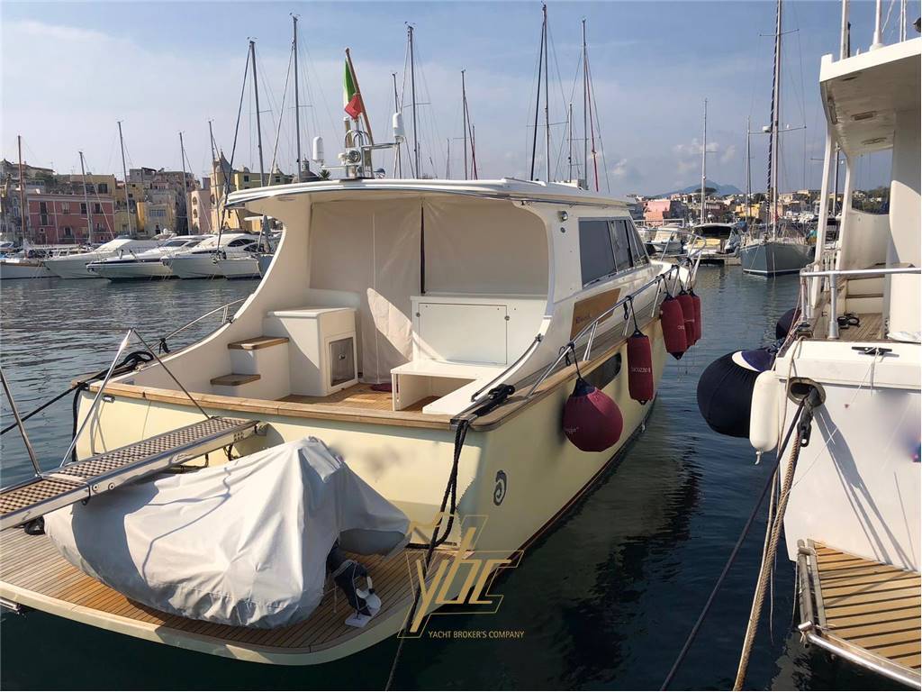 Solare yachts 43