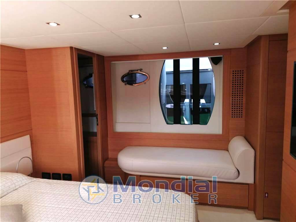 Pershing 64