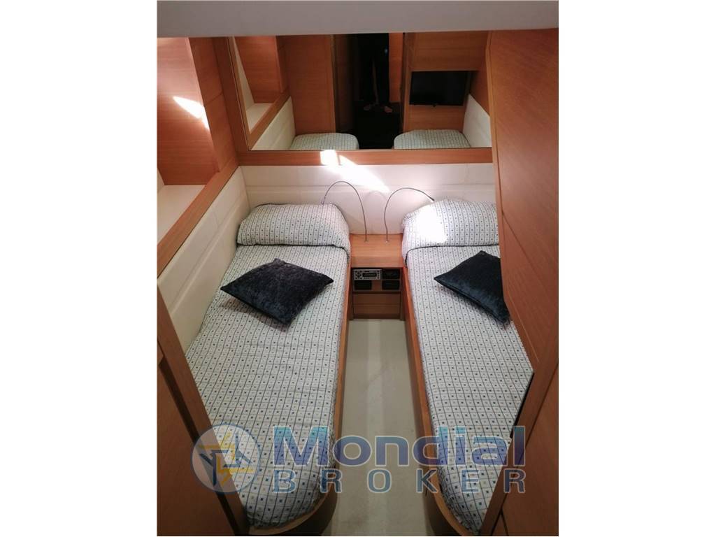Pershing 64
