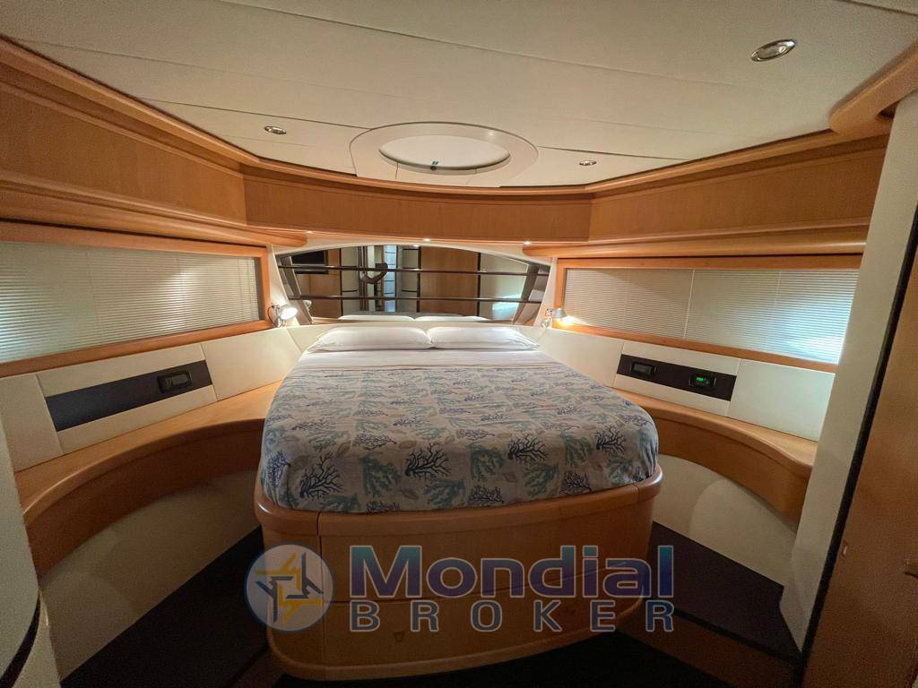 Pershing 76