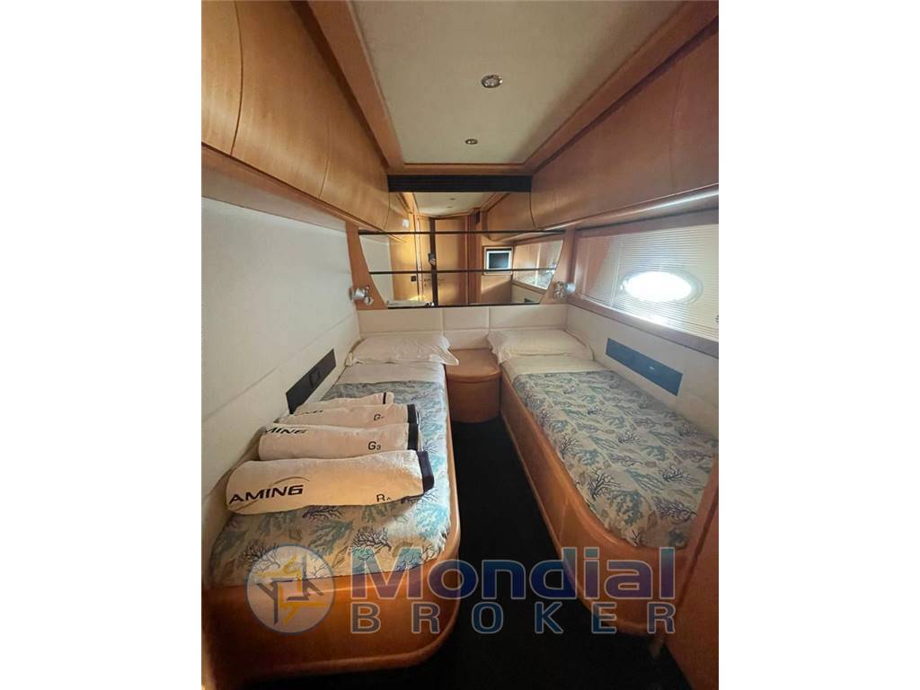 Pershing 76