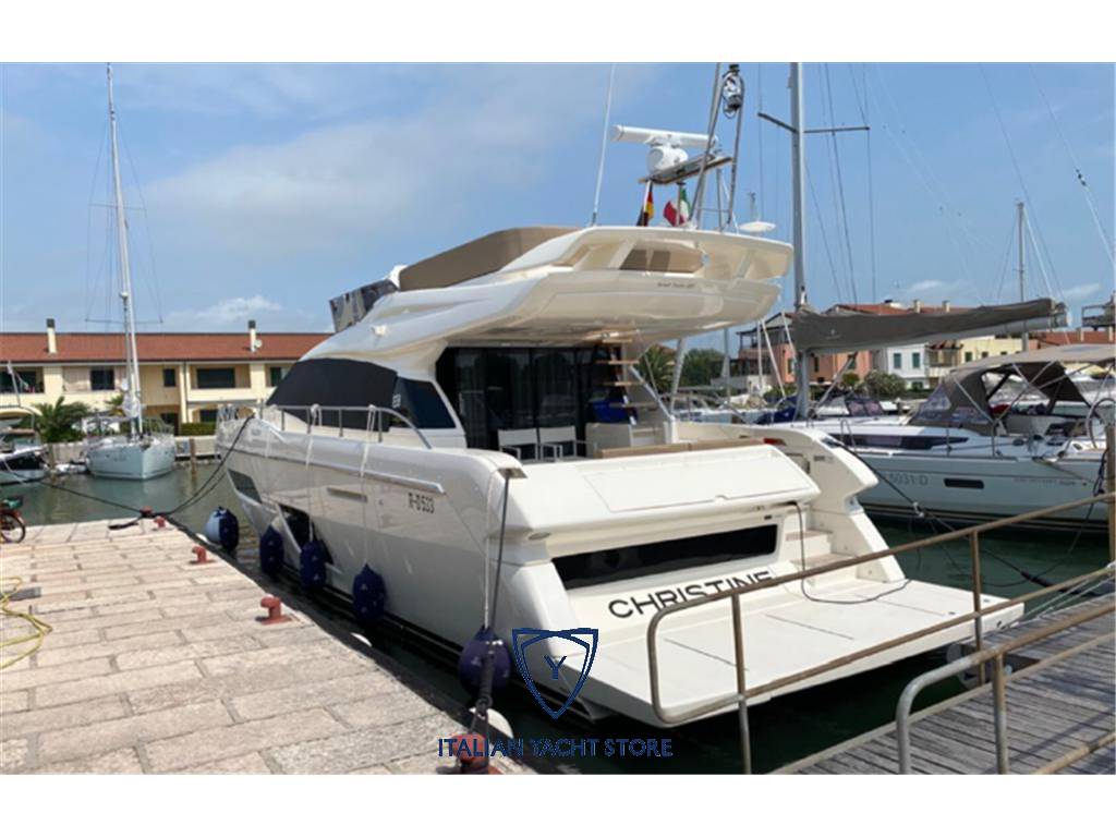 Ferretti 550