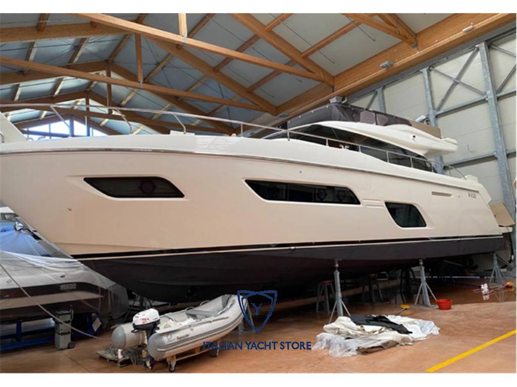 Ferretti 550