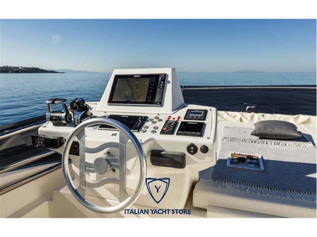 Ferretti 550