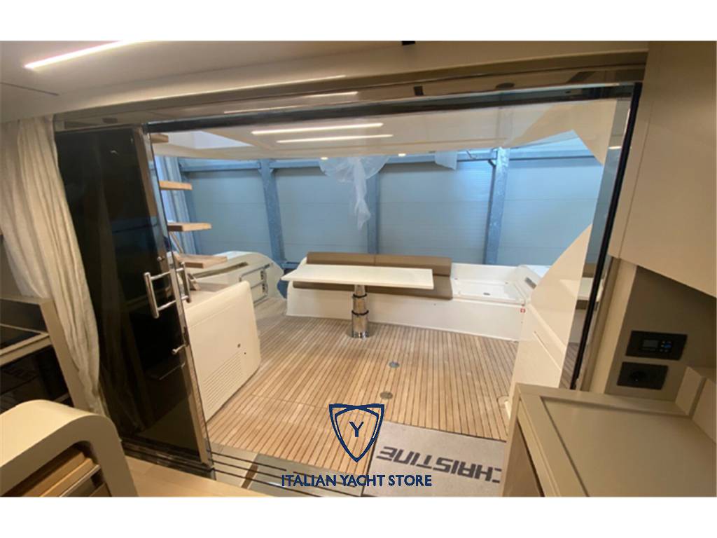 Ferretti 550