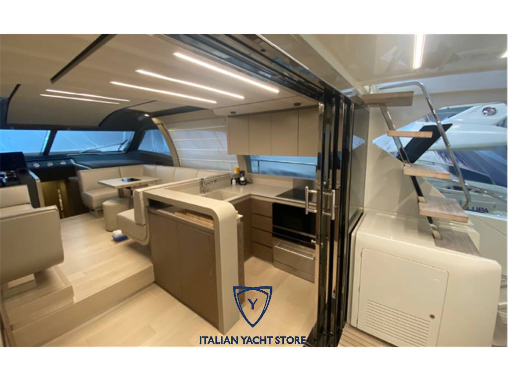 Ferretti 550