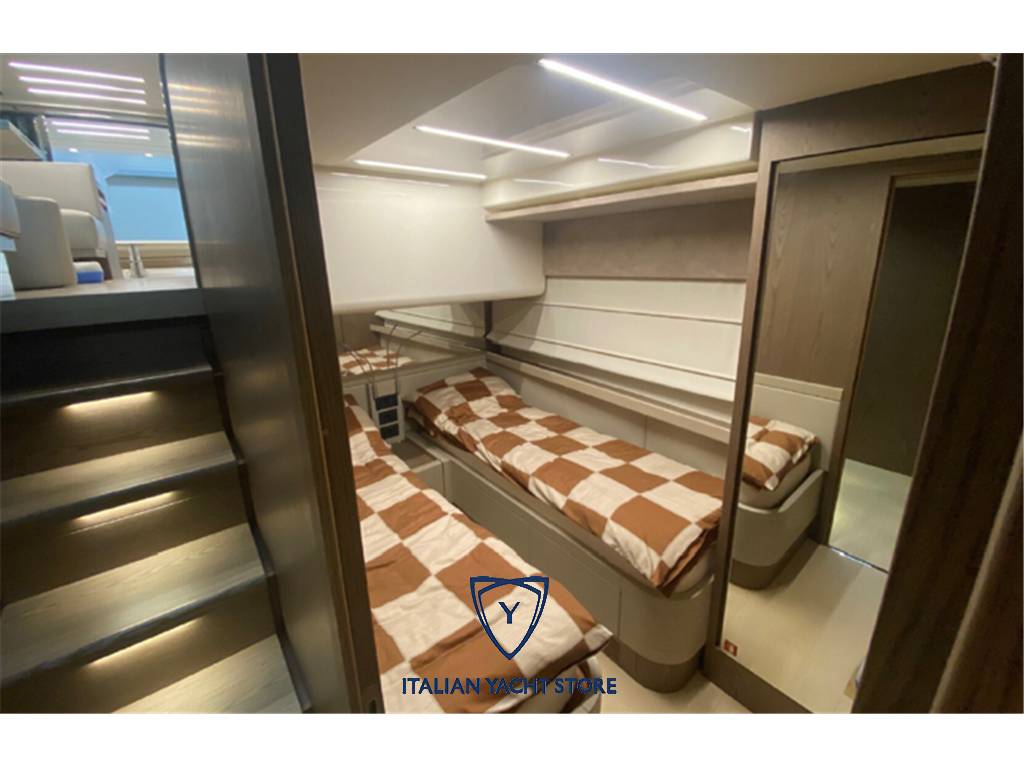 Ferretti 550