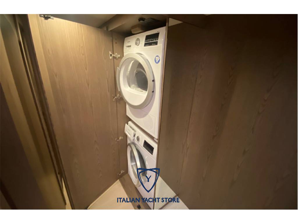 Ferretti 550