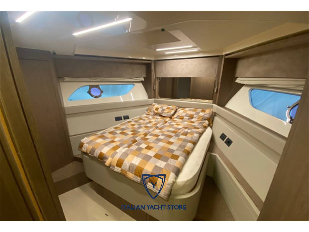 Ferretti 550