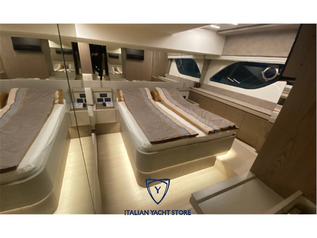 Ferretti 550