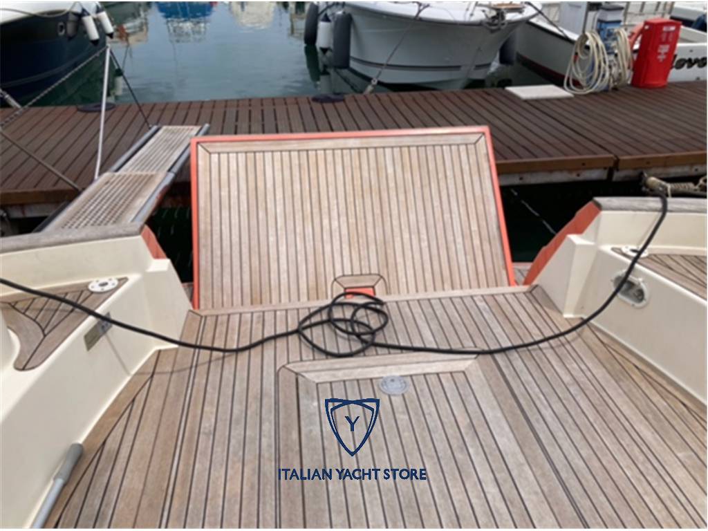 Mochi craft Dolphin 44