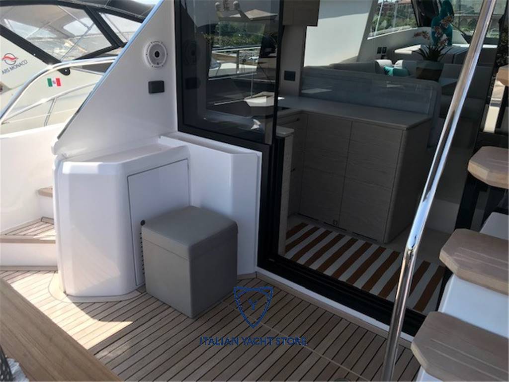 Ferretti yachts 500