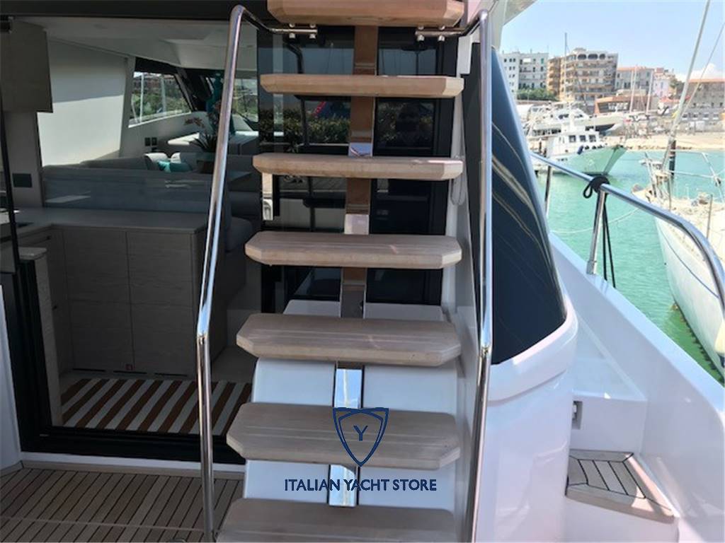 Ferretti yachts 500