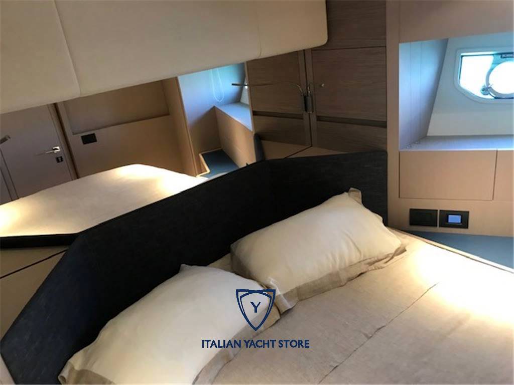 Ferretti yachts 500