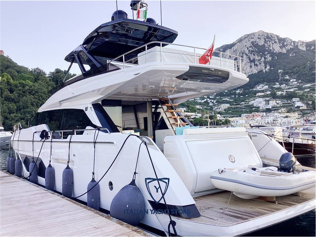 Ferretti yachts 720