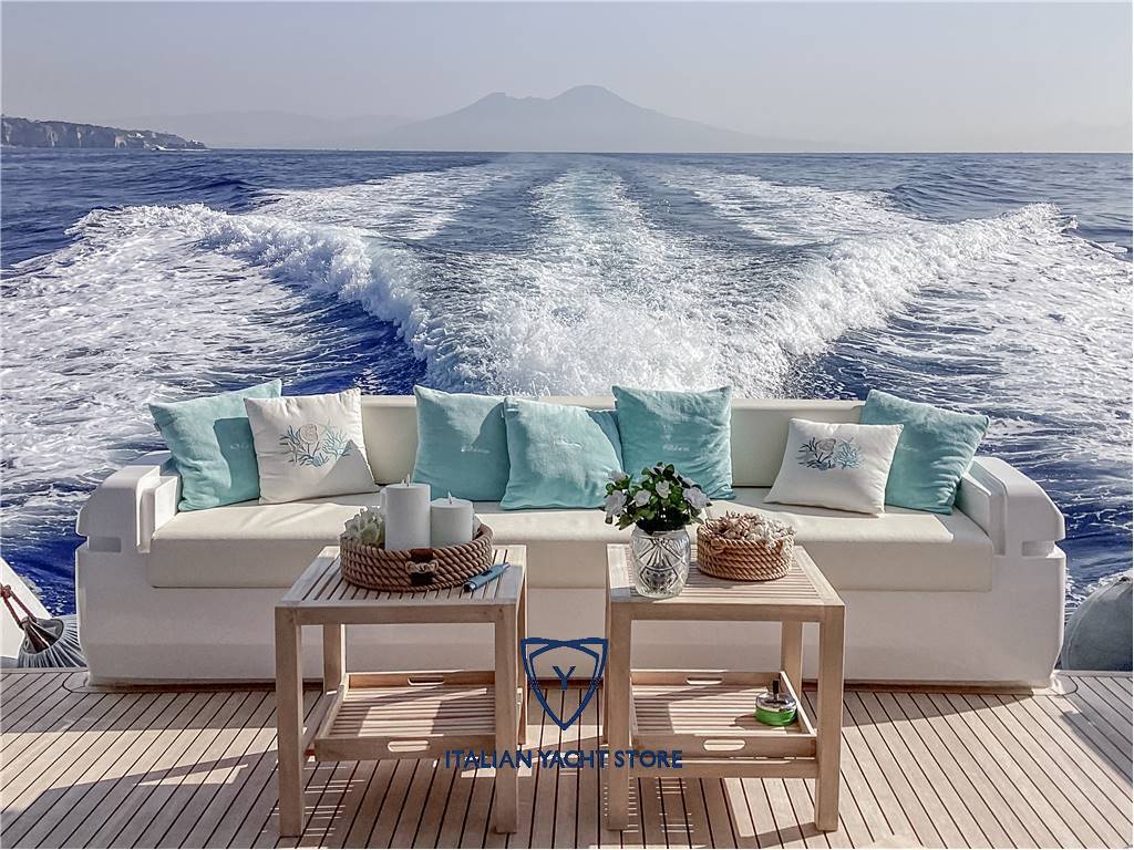 Ferretti yachts 720