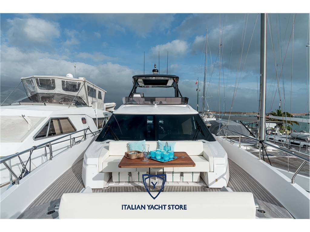 Ferretti yachts 720