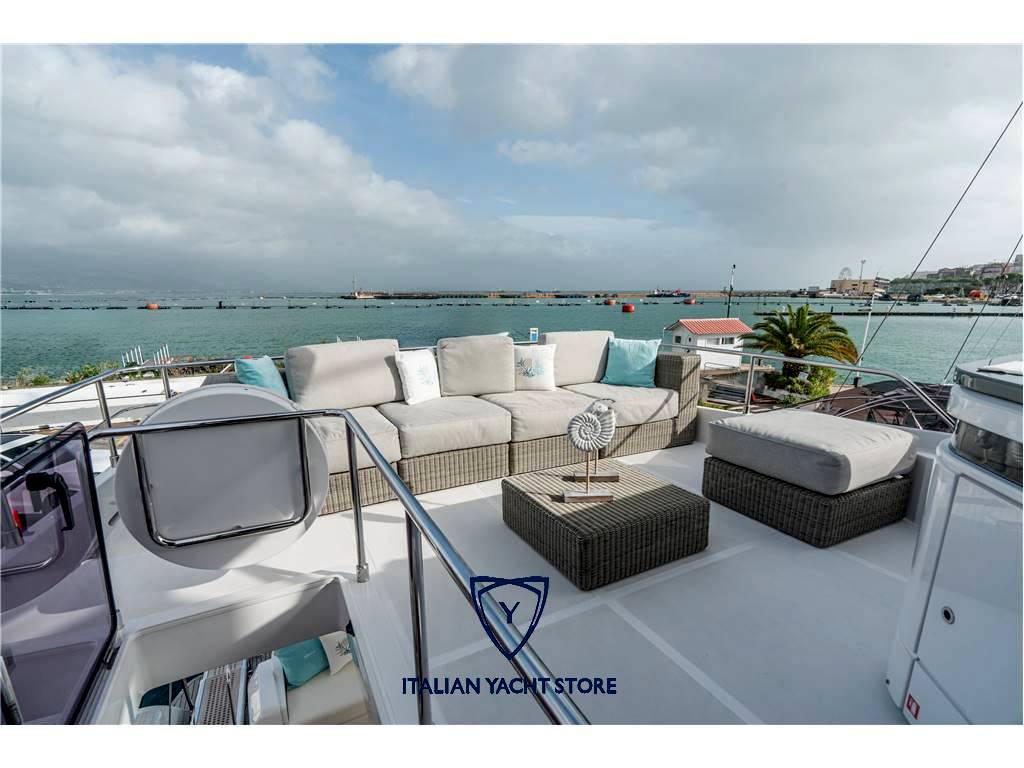 Ferretti yachts 720