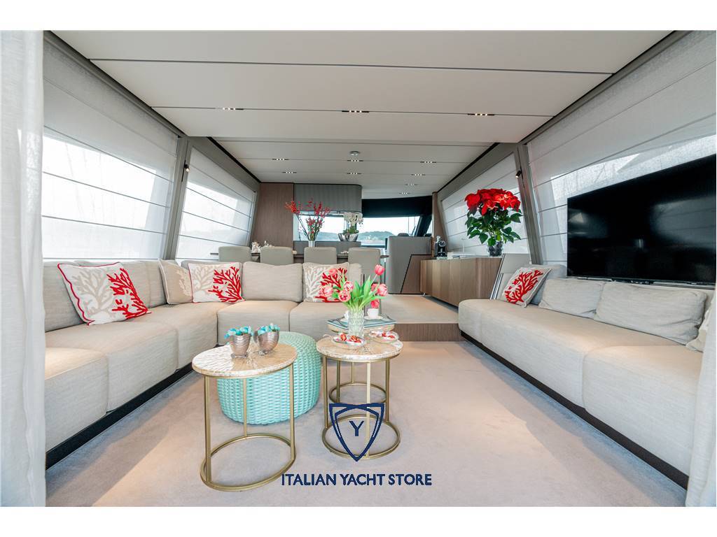 Ferretti yachts 720