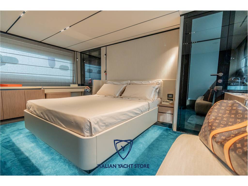 Ferretti yachts 720