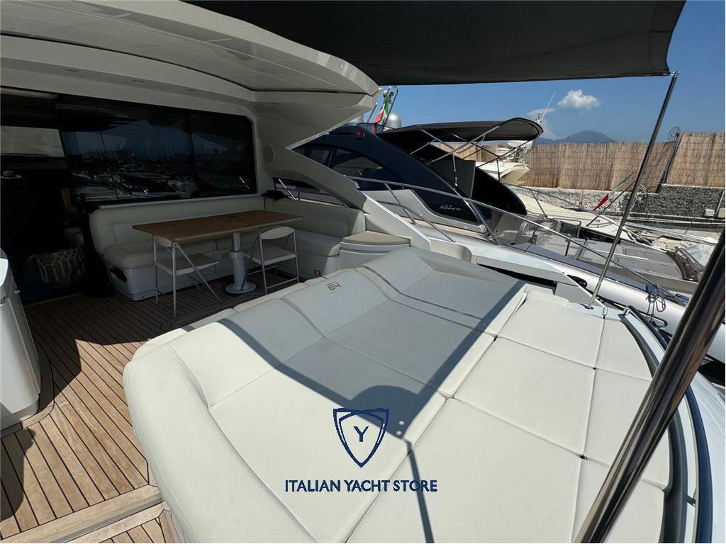 Pershing 64