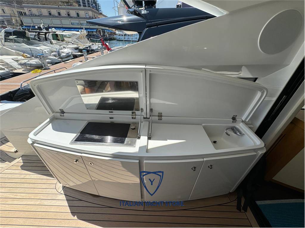 Pershing 64