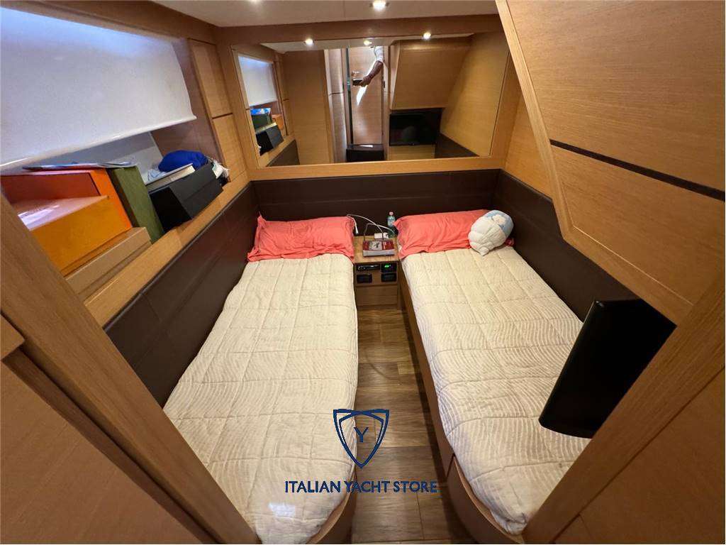 Pershing 64