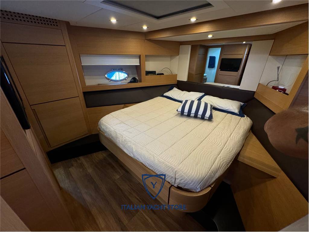 Pershing 64