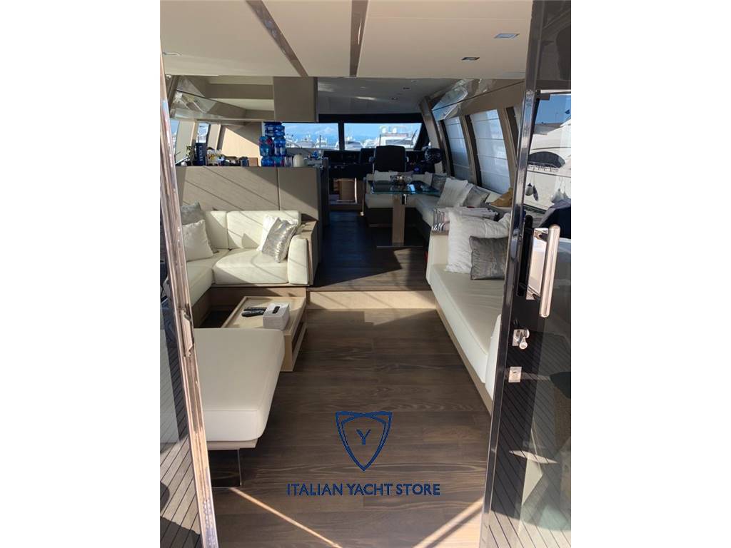 Ferretti yachts 700