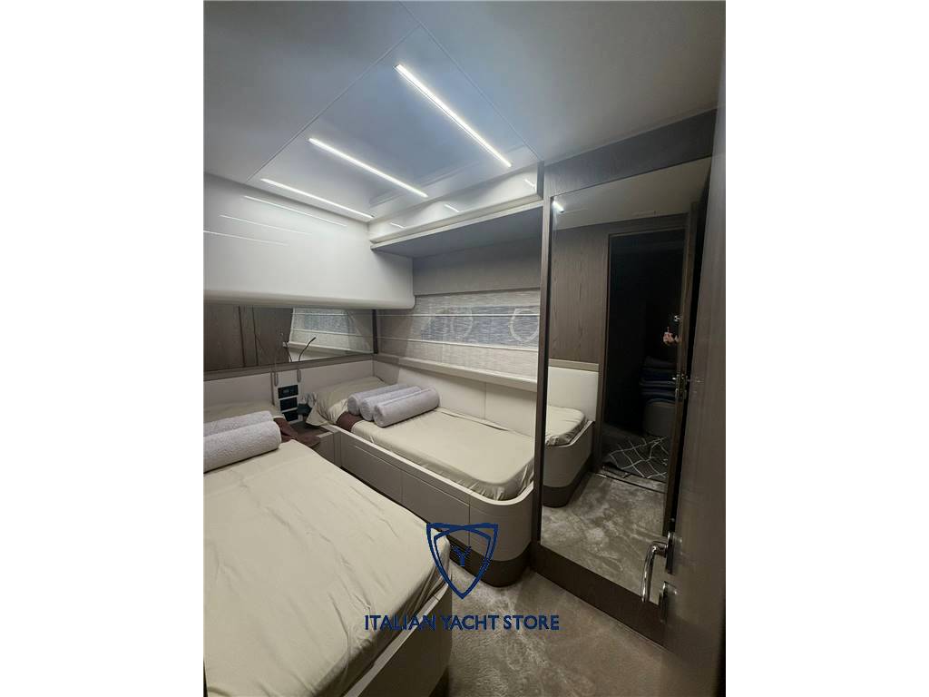 Ferretti yachts 550