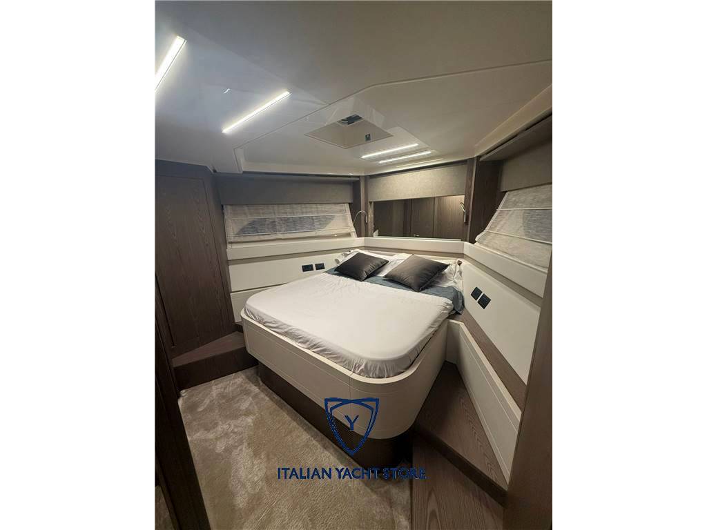 Ferretti yachts 550