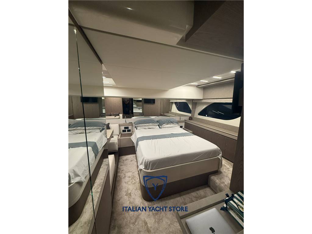 Ferretti yachts 550