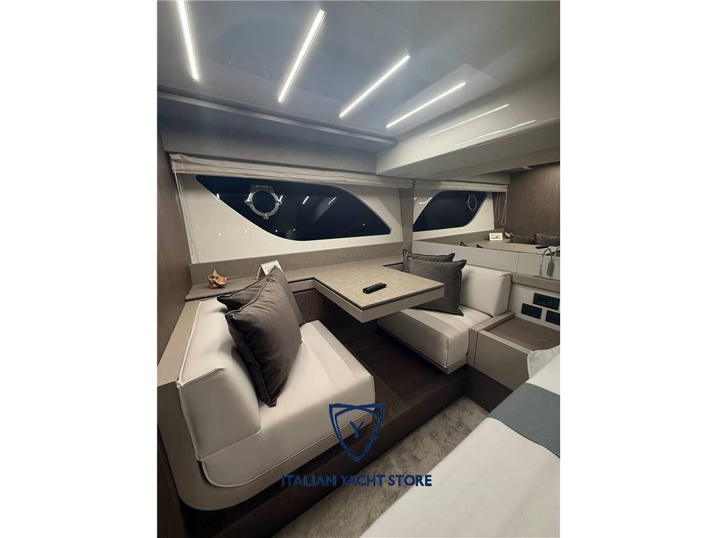 Ferretti yachts 550