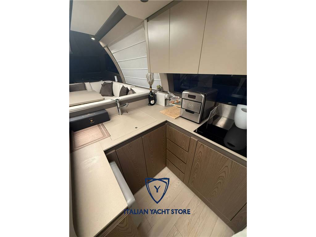 Ferretti yachts 550
