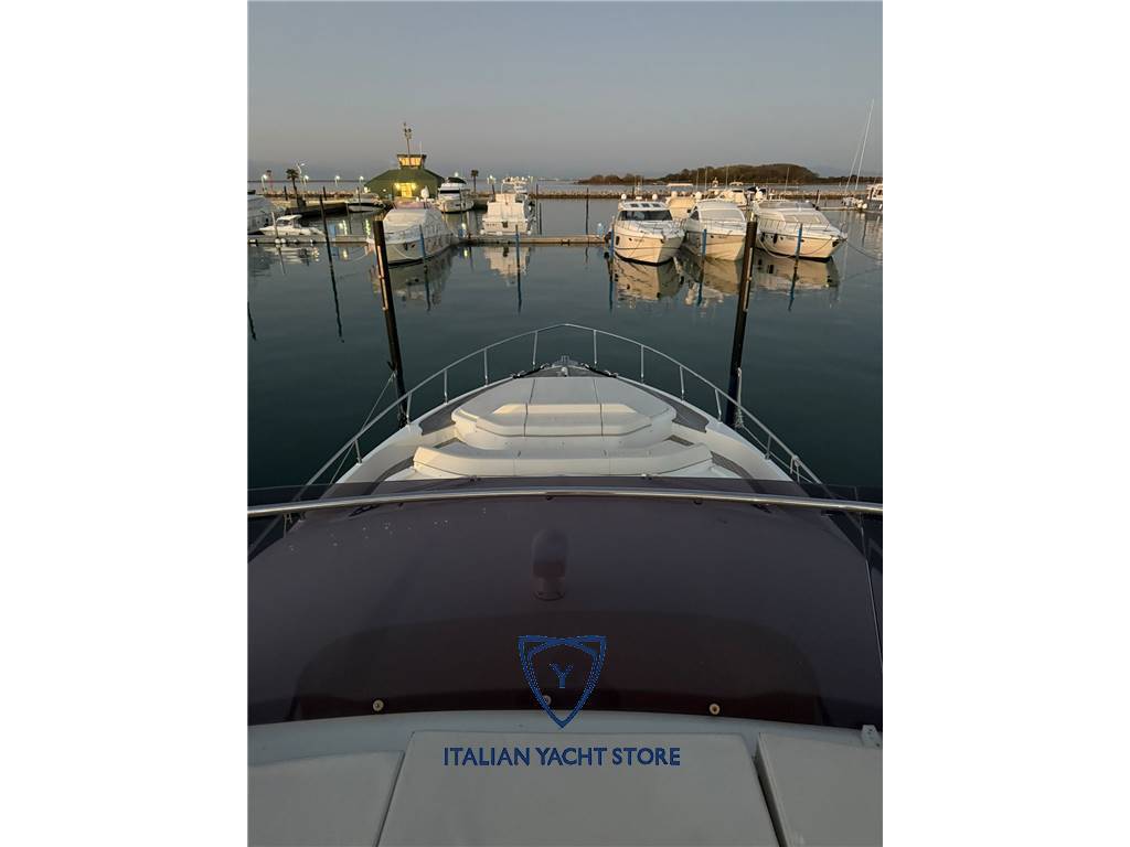 Ferretti yachts 550