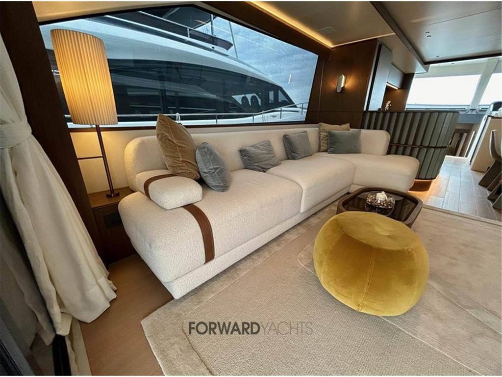 Azimut 72 fly