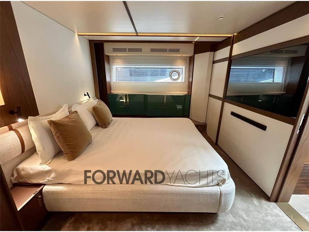 Azimut 72 fly
