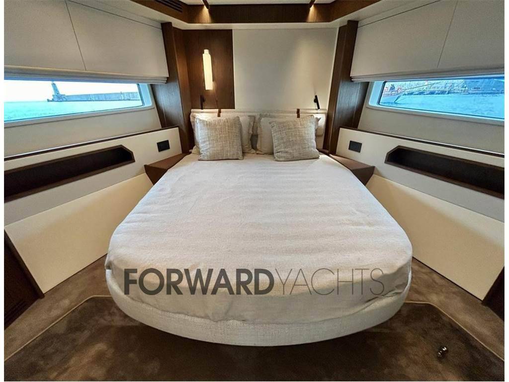 Azimut 72 fly