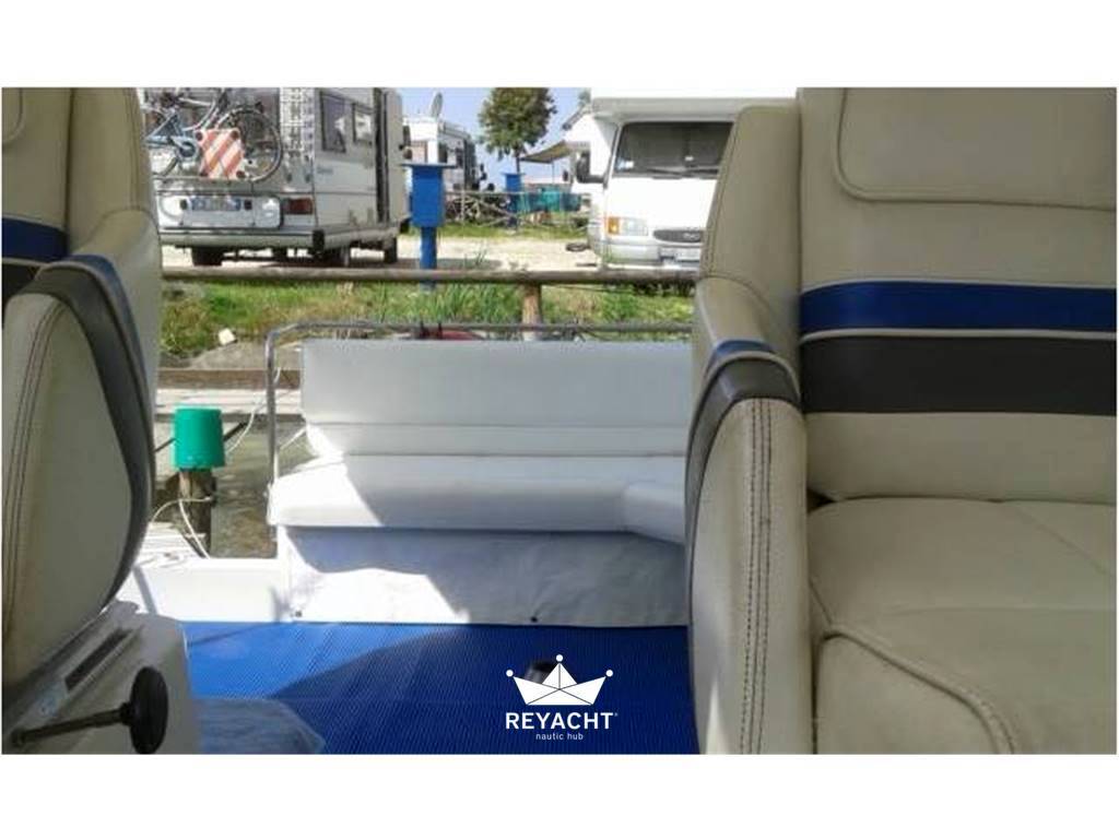 Carver Montego 28 530