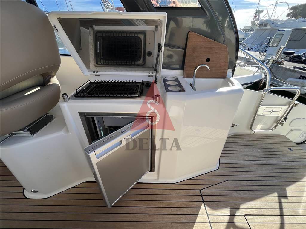 Bavaria S 33 hard top