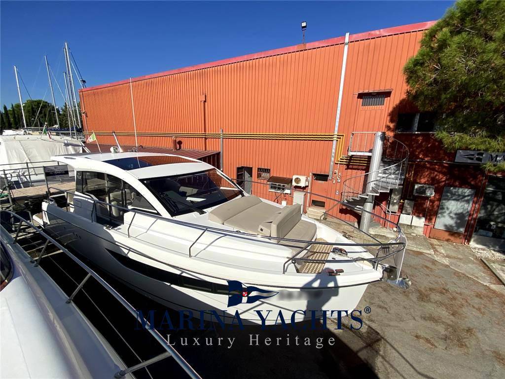 Sealine C330