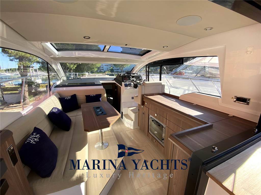 Sealine C330