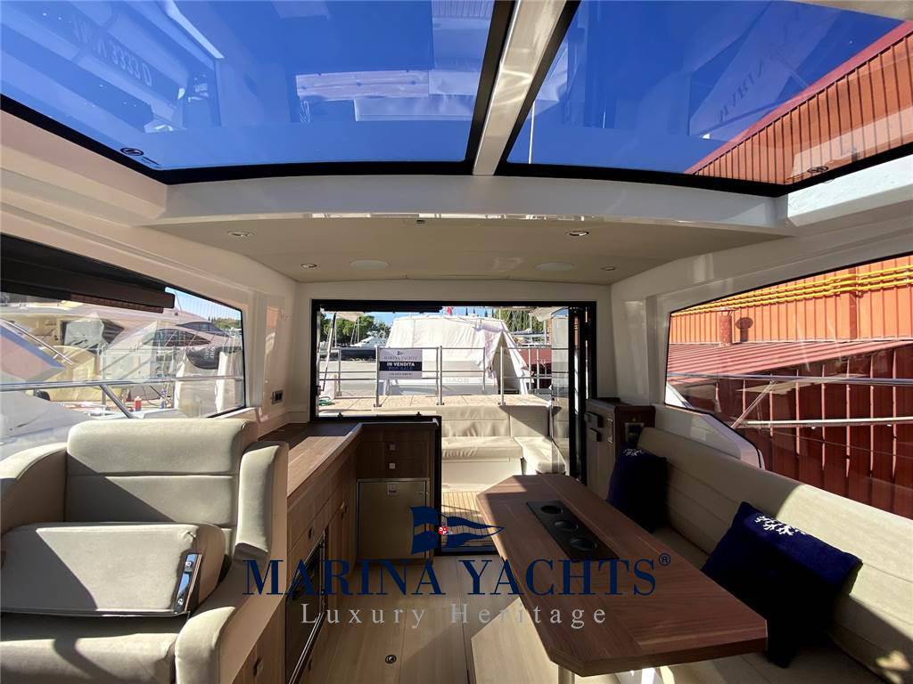 Sealine C330