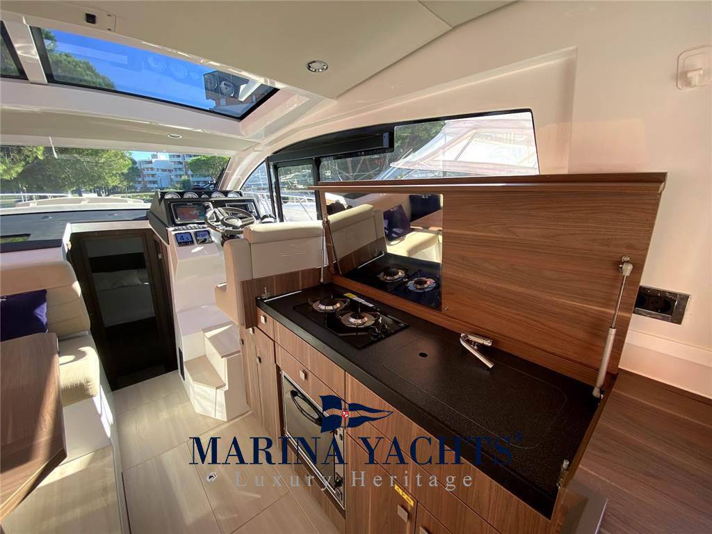 Sealine C330