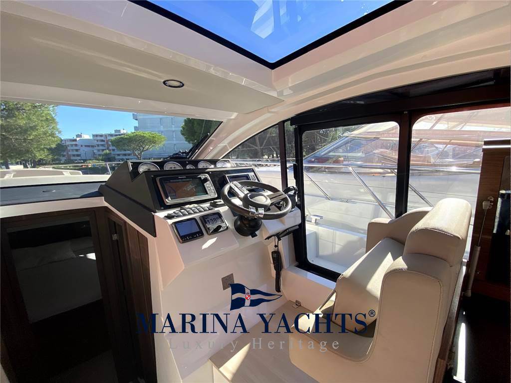 Sealine C330