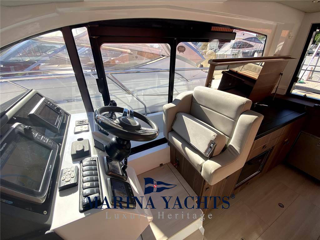 Sealine C330