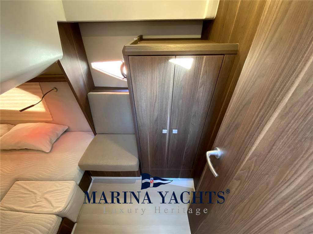 Sealine C330