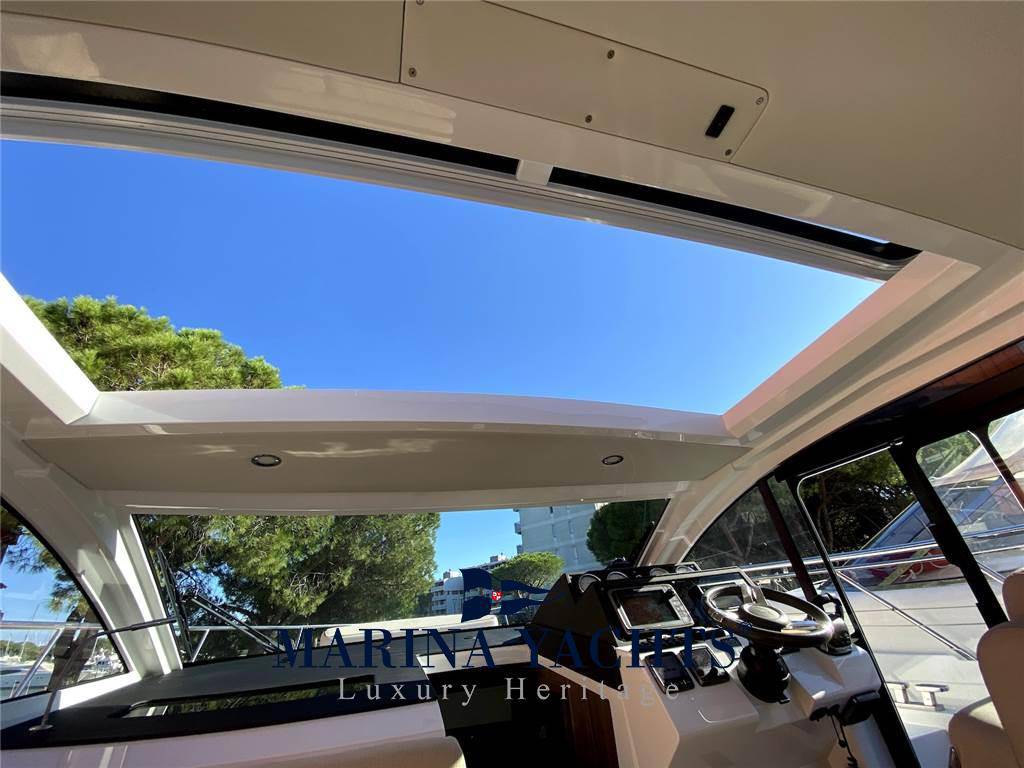 Sealine C330