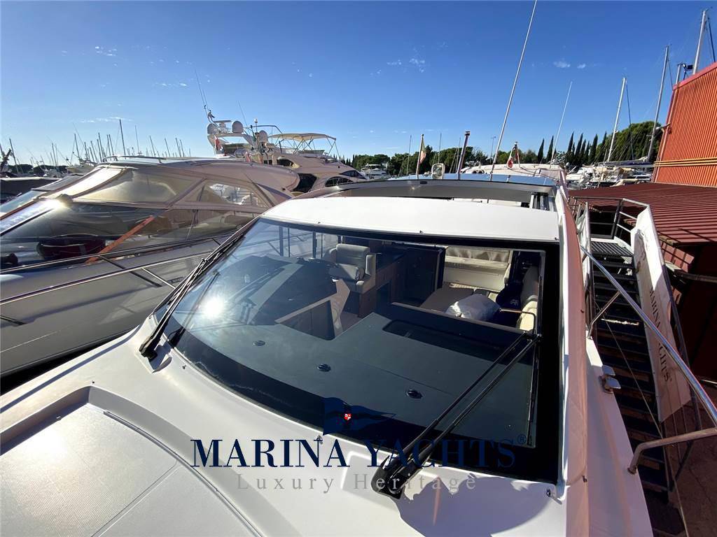 Sealine C330