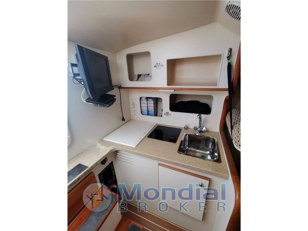 Luhrs 28 open